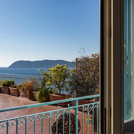 Appartamento Hostdomus - La Terrazza Sul Mare Alassio