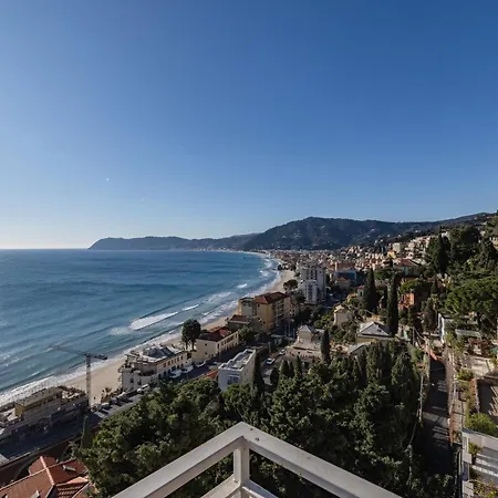Hostdomus - La Terrazza Sul Mare * Alassio
