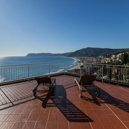 Appartamento Hostdomus - La Terrazza Sul Mare Alassio