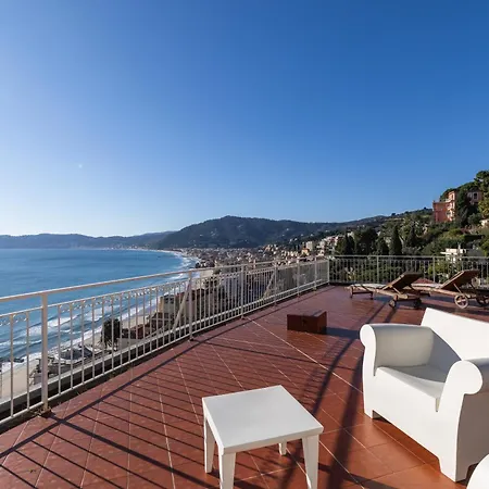 Hostdomus - La Terrazza Sul Mare Alassio